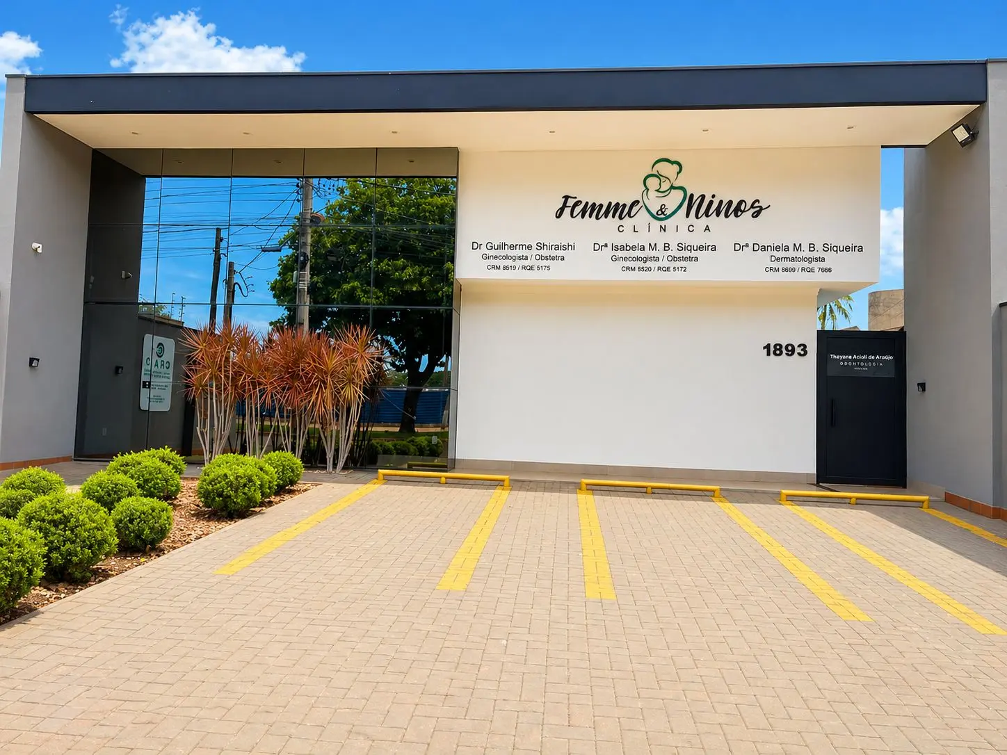 Lounge privativo estruturado para descanso e pós-tratamentos imediatos